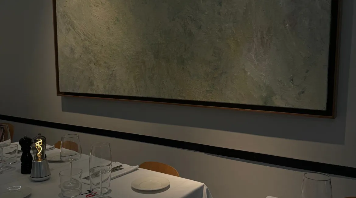 Italiaanse chef in restaurant Arte bereidt verse pasta in open keuken in Antwerpen