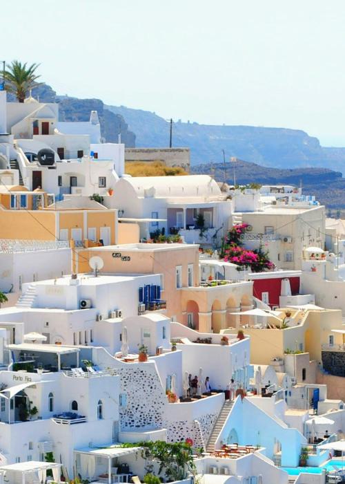 Santorini – the art of serene luxury